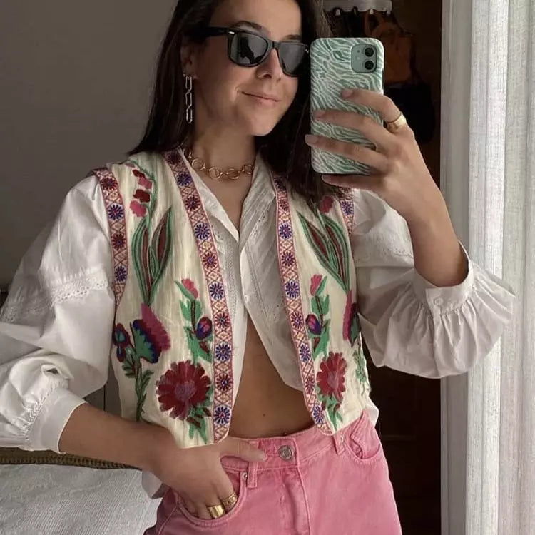 ZARIA | Embroidered Vest with Blue Flowers 1